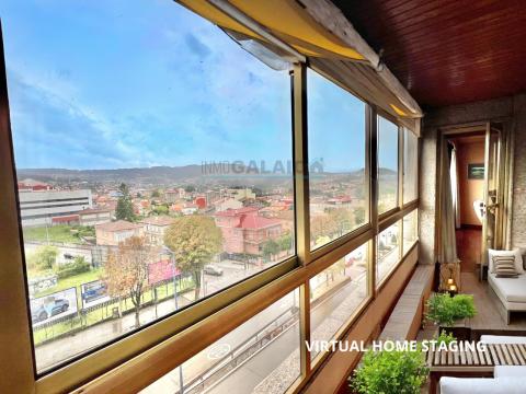 Vive en la Exclusividad: Amplio Piso con Vistas, Terraza y Garaje en Plaza España de Vigo