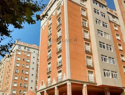 PISO EXTERIOR CON GARAJE Y TRASTERO JUNTO AL C.C.GRAN VÍA Y CASTRELOS